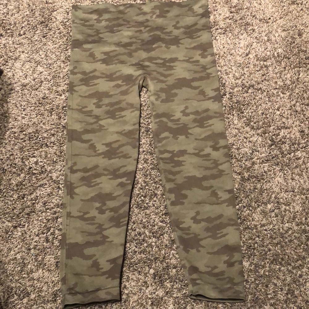 SPANX Camouflage Leggings - Picture 2 of 3